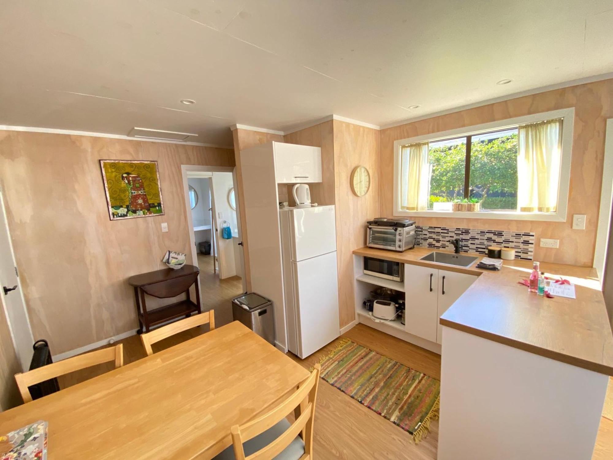 Beachside Gem - Cosy Chalet Parapara Esterno foto